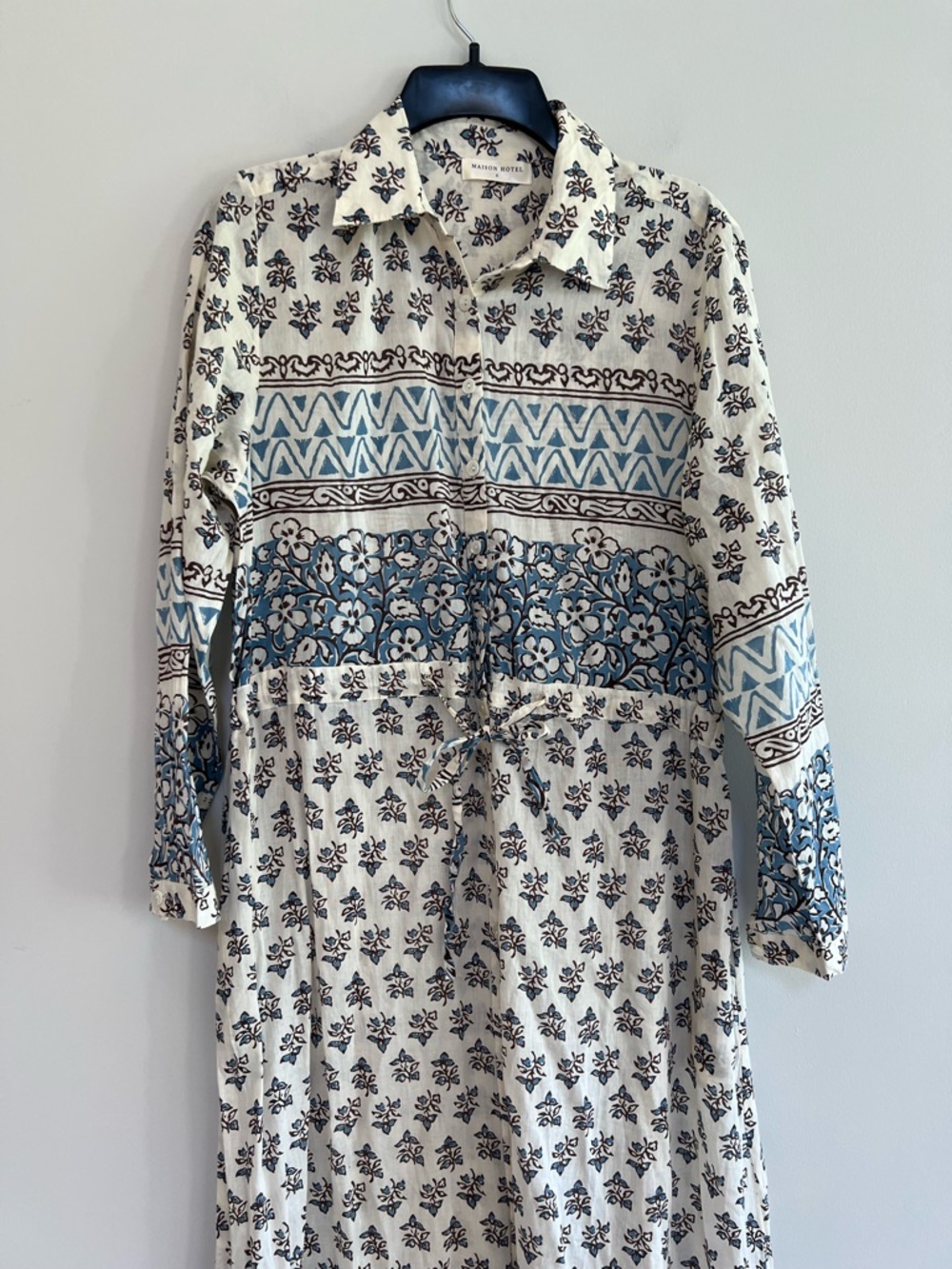 Maison Hotel Justine Floral Button Up Cotton Robe Dress in Ecru White + Blue, S - Picture 5 of 13